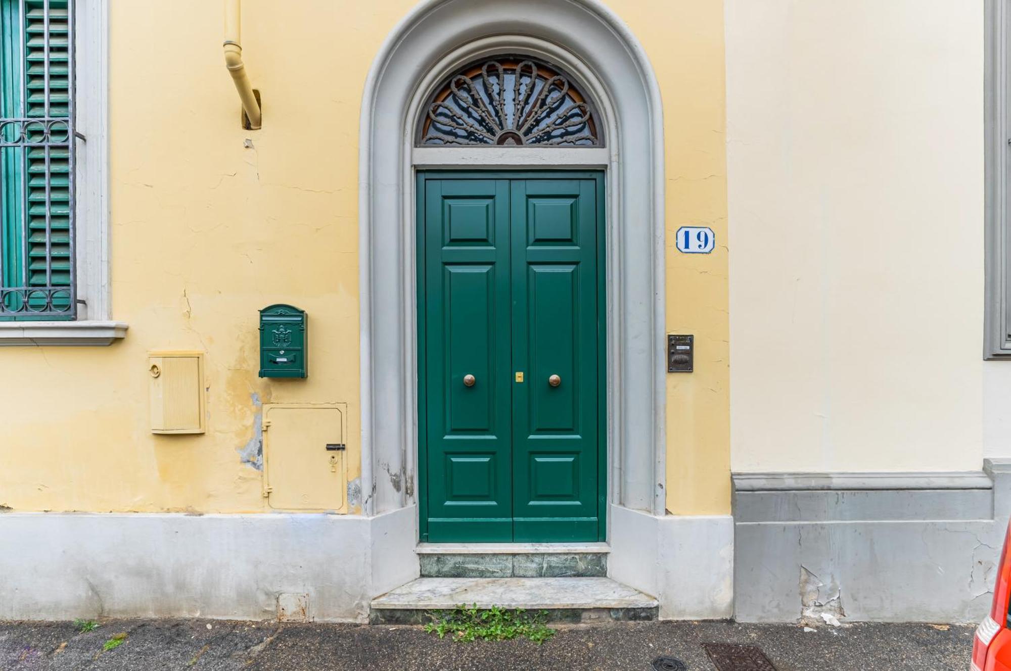 Bright Apartment With Private Garden And Balcony Florencia Exterior foto